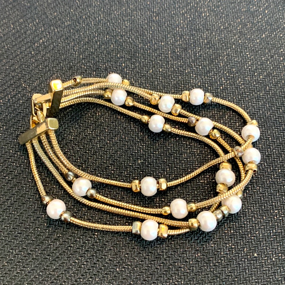 Multi-strand (4) Gold toned and white pearlescent bead bracelet 6"